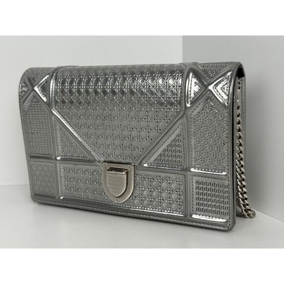 Dior Micro-Cannage Diorama Wallet on Chain Pouch Metallic Silver Patent Leather - Picture 1 of 16